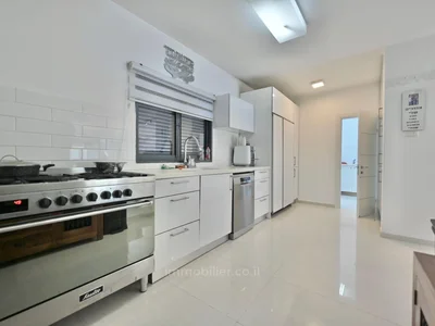 Residential quarter Villa spacieuse avec piscine et jardin neve hof rishon lezion