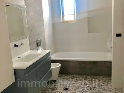 Quartier résidentiel Immeuble éclectique proche hôtel montefiore