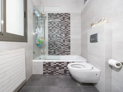 Quartier résidentiel Cottage triplex rare