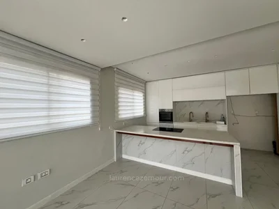 Жилой квартал Bel appartement bon emplacement hauts plafonds spacieux