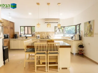 Residential quarter Exclusivite propriete exceptionnelle dans le quartier american colony a rishon lezion maison jumelee