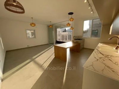 Residential quarter Emplacement ideal joli 3 pieces a vendre entierement renove bograshov tel aviv