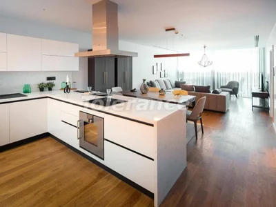 Wohnanlage Neue fertige Apartments in Cesme, Izmir am Meer vom Bauunternehmer