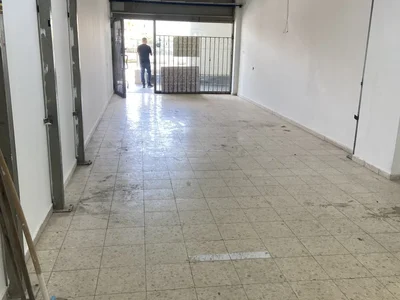 Residential quarter Grand local commercial a louer proche de toutes commodites et de la station de train het ashdod