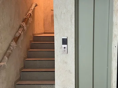 Quartier résidentiel Dans rue calme, dans un immeuble neuf