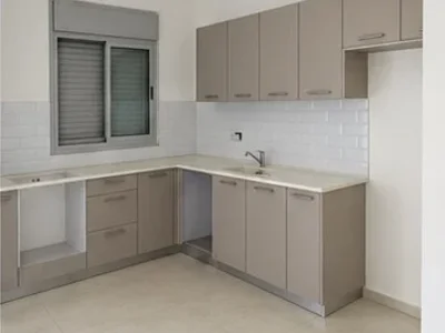 Quartier résidentiel Magnifique rez de jardin, immeuble boutique à kiryat yovel