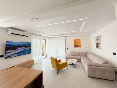 Cabaña Kuća 330 m² na Izdavanje – Centar, Tivat