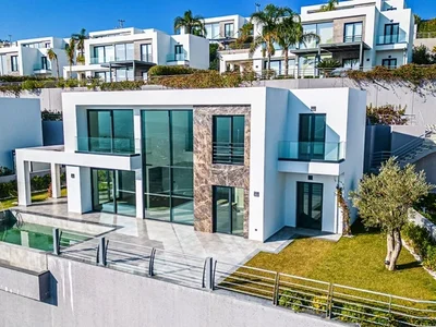 Villa Four bedroom villas + two bedroom apartment on the beach.