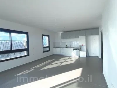 Residential quarter A ne pas manquer avec terrasse bel appartement bien agence bon emplacement dans un bel immeuble etage haut avec vue proche de la mer spacieux vue sur la mer