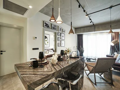 Complexe résidentiel High-rise residence with a park, a swimming pool and a tennis court close to metro stations, in the popular area of Sisli, Istanbul, Turkey