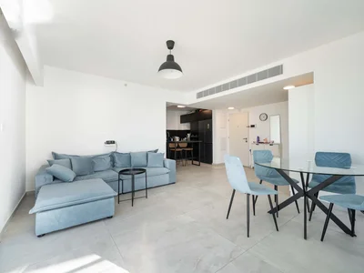 Residential quarter Superbe appartement en premiere ligne de mer a bat yam dream tower