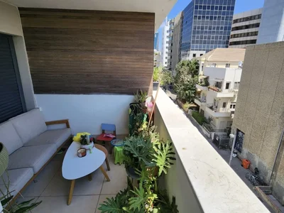 Dzielnica mieszkaniowa Rehov nachmani coeur historique de tel aviv superbe appartement renove
