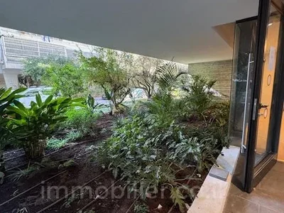 Residential quarter Immeuble neuf 3 pieces equipe et meuble