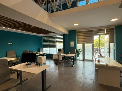 Comercio Poslovni prostor 245 m² na Izdavanje – Krivi Most, Podgorica