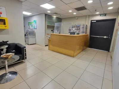 Residential quarter Espace de bureaux premium dans immeuble boutique talpiot