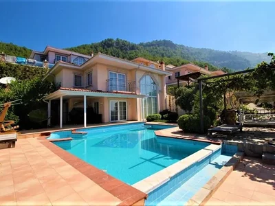 Villa Four bedroom villa with views of Alanya and the sea.