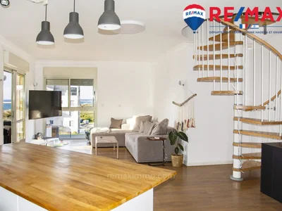 Wohnviertel Pour les amoureux du bord de mer magnifique duplex avec une vue imprenable