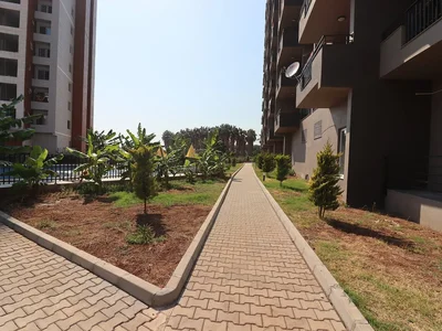 Apartamentowiec Apartament w Kompleksie z Basenem Blisko Plaży w Mersin Çeşmeli