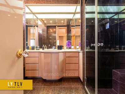 Residential quarter Grand 5 pieces dans une belle avenue a cote de kikar hamedina avec parking