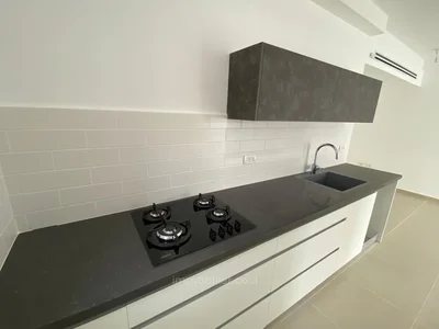 Quartier résidentiel Appartement 3 pièces et demi, deuxième ligne de mer, bat yam