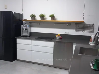 Residential quarter Charmante maison renovee raanana kiriat sheret