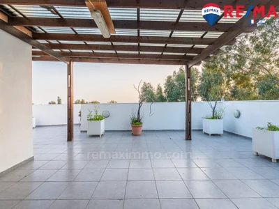 Quartier résidentiel Duplex rare, spacieux et lumineux en plein centre-ville de hadera avec une terrasse souccah ! potentiel exceptionnel !