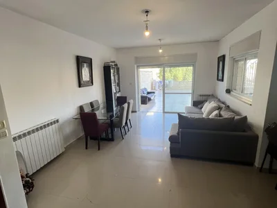 Жилой квартал Rare rdj 4 pieces avec 140m2 jardin