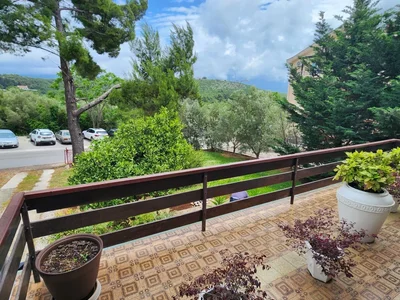 Коттедж Kuća 215 m² na Prodaju – Luštica, Tivat