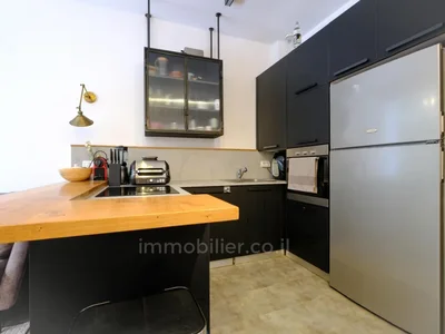 Residential quarter Investissement ideal 4 pieces renove a rafraichir proche boulevard nordau parfait colocation