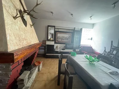 Hütte Kuća 200 m² na Prodaju – Centar, Cetinje