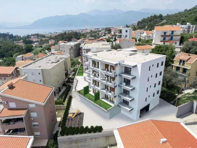 Complexe résidentiel Apartments in a new building with a pool in Tivat