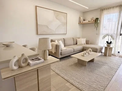 Quartier résidentiel Appartement situé dans une résidence entre shenkin et le shouk hacarmel, à 8 min du dizengoff center. calme, à 15 min de la mer. À ne pas manquer ! bien agencé, clair, spacieux, magnifique, rénové.