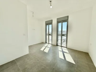 Residential quarter Penthouse proche mer shouk hapishpeshim
