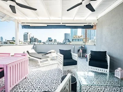 Residential quarter Avec terrasse bel appartement bien agence bon emplacement dans un bel immeuble investi proche de la mer spacieux