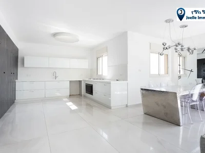 Жилой квартал Triplex de luxe avec piscine privee sur le toit a netanya
