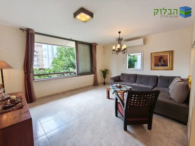 Residential quarter Nouveau en vente en exclusivite appartement 4 pieces rue hasadeh quartier remez rishon lezion
