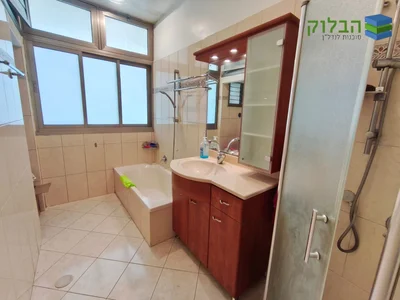 Residential quarter Nouveau en vente en exclusivite appartement 4 pieces rue hasadeh quartier remez rishon lezion