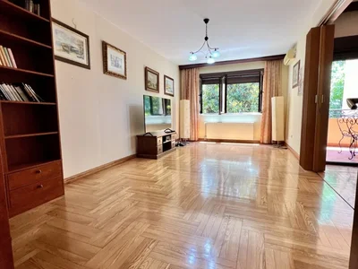 Hütte Kuća 215 m² na Izdavanje – Gorica C, Podgorica