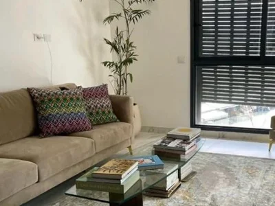 Quartier résidentiel Appartement situé dans une résidence entre shenkin et le shouk hacarmel, à 8 min du dizengoff center. calme, à 15 min de la mer. À ne pas manquer ! bien agencé, clair, spacieux, magnifique, rénové.