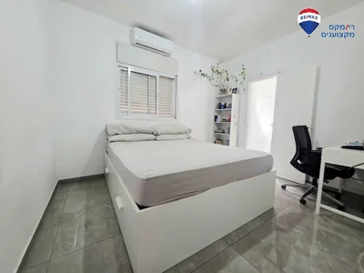 Quartier résidentiel Baisse de prix !!  vous cherchez un appartement avec un balcon ensoleillé, entièrement rénové, au centre-ville de hadera, à un prix exceptionnel ?