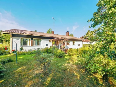 Идеальный дом для жаркого лета. В Финляндии за €35,000 продается коттедж у лесного озера