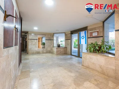 Quartier résidentiel Duplex rare, spacieux et lumineux en plein centre-ville de hadera avec une terrasse souccah ! potentiel exceptionnel !