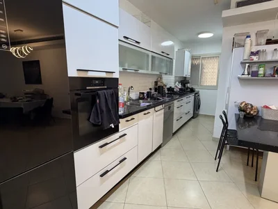 Quartier résidentiel À ne pas manquer, bon emplacement, grand 4 pièces à vendre, city, ashdod