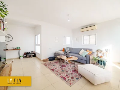 Жилой квартал Beau 2 pieces renove a cote du park hayarkon au calme