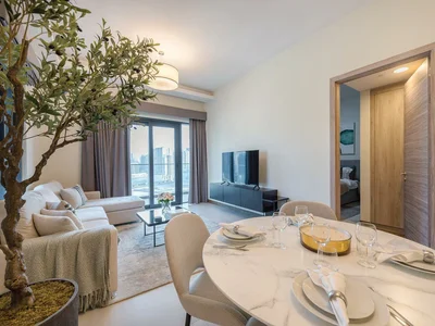 Wohnanlage SOL BAY Residence with a swimming pool and a view of Burj Khalifa, Business Bay, Dubai, UAE