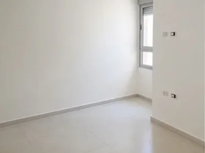Quartier résidentiel Magnifique rez de jardin, immeuble boutique à kiryat yovel