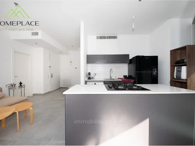 Quartier résidentiel Rare opportunité à ne surtout pas manquer !! dans le prestigieux et très demandé complex gindi, tour 3, un 4 pièces +.balcon + parking + mamad à moins de 50.000 nis le mètre carré.