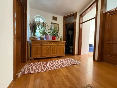 Hütte Kuća 500 m² na Izdavanje – Gorica, Podgorica