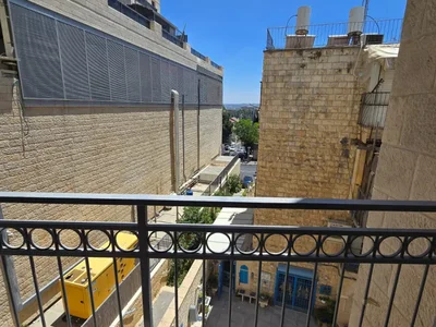 Residential quarter Investissement centre ville de jerusalem 2 pieces meuble avec terrasse et rendement eleve