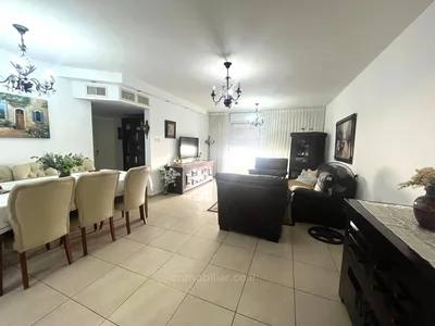 Residential quarter Agreable bel appartement bien agence calme dans rue calme dans un bel immeuble endroit calme projet de qualite spacieux
